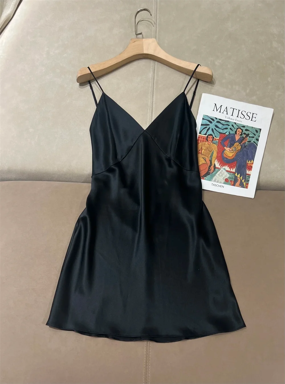Black Strappy Sexy Dress Fashionable Comfortable Silk Nightgown Dresses for Woman
Black Strappy Sexy Dress Fashionable Comfortable Silk Nightgown Dresses for Woman
