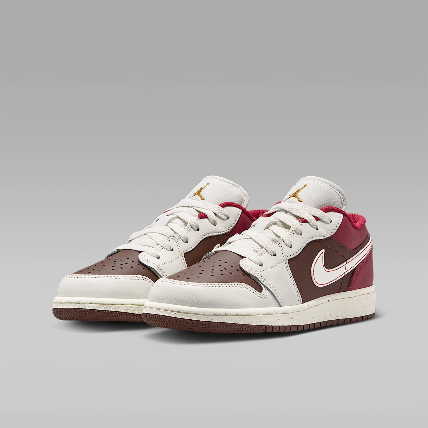 Оригинальные износостойкие спортивные кроссовки Nike Jordan GS для девочек IR7600-211
Оригинальные износостойкие спортивные кроссовки Nike Jordan GS для девочек IR7600-211