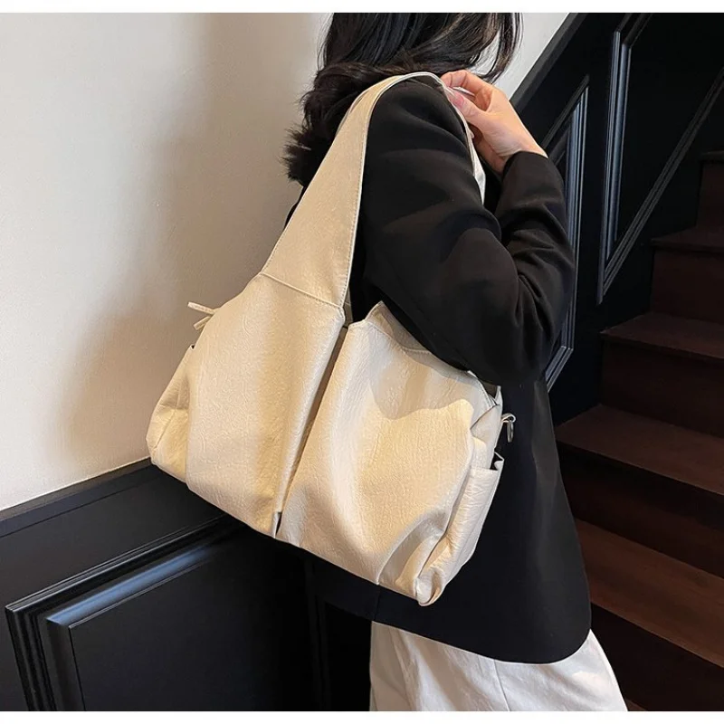 Элегантная женская дизайнерская парижская модная сумка большой вместимости для повседневного отдыха в винтажном стиле
Элегантная женская дизайнерская парижская модная сумка большой вместимости для повседневного отдыха в винтажном стиле