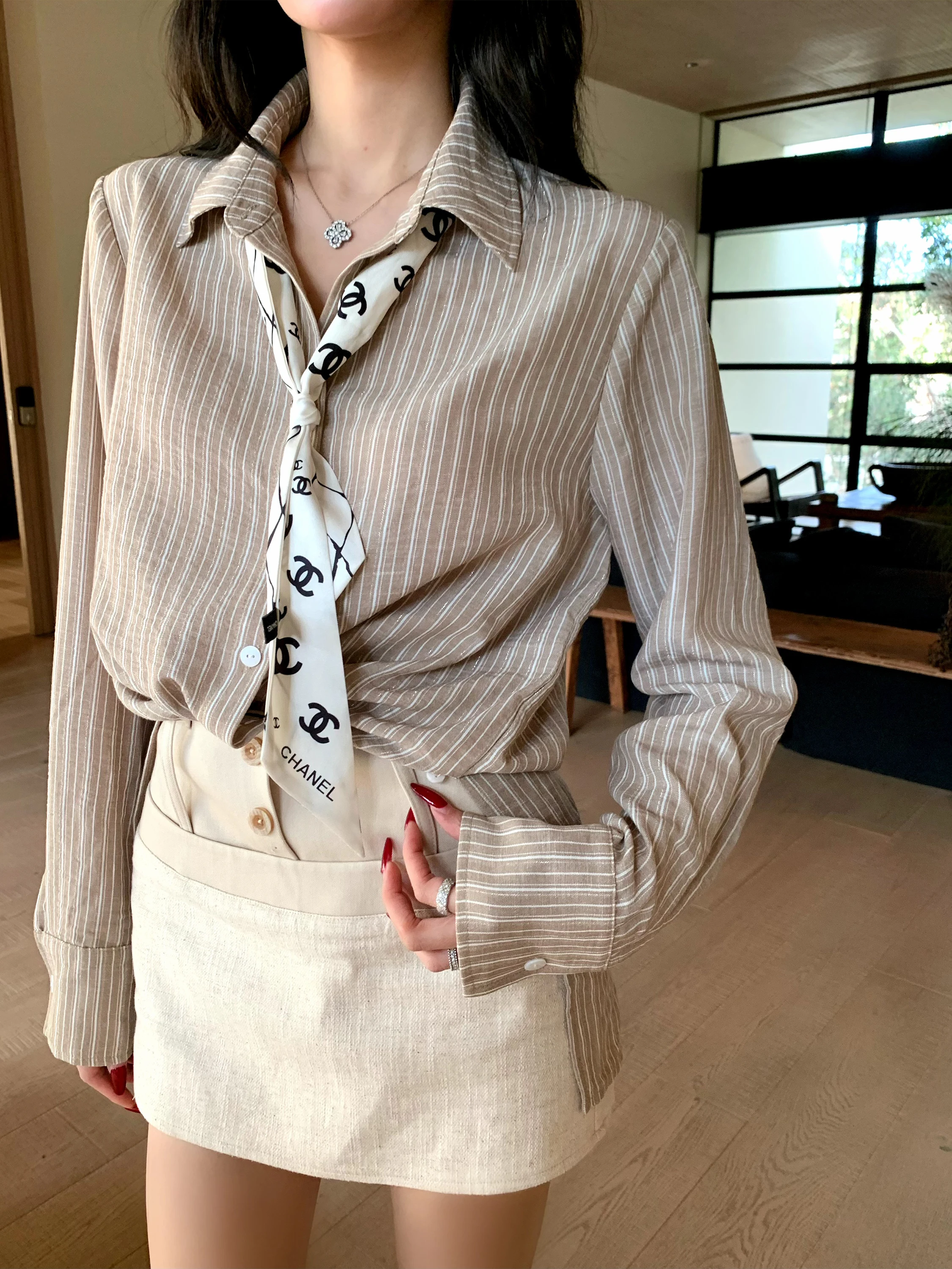 Женская повседневная полосатая рубашка Barb Chill, весенняя, винтажная, приталенная, для ношения под костюм, свободного кроя, с длинным рукавом, на пуговицах
Женская повседневная полосатая рубашка Barb Chill, весенняя, винтажная, приталенная, для ношения под костюм, свободного кроя, с длинным рукавом, на пуговицах