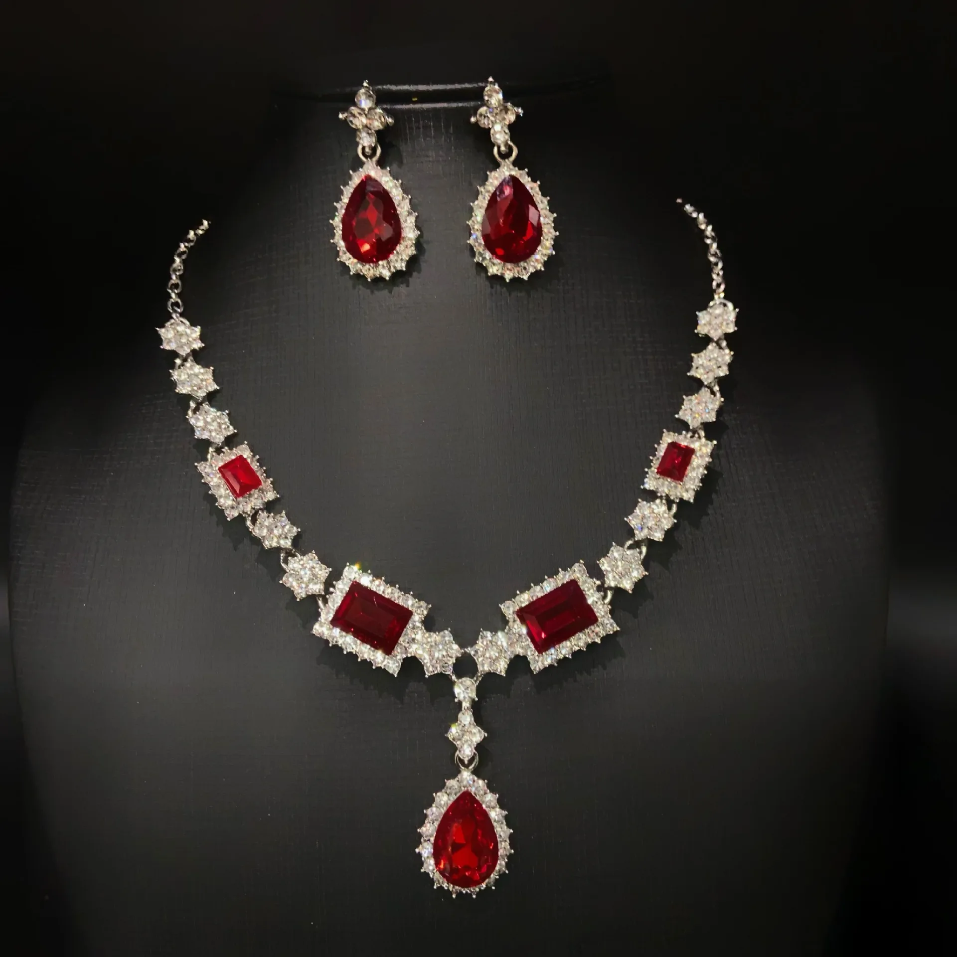 Europe and the United States new bride fashion temperament artificial gem necklace earrings jewelry set
Europe and the United States new bride fashion temperament artificial gem necklace earrings jewelry set