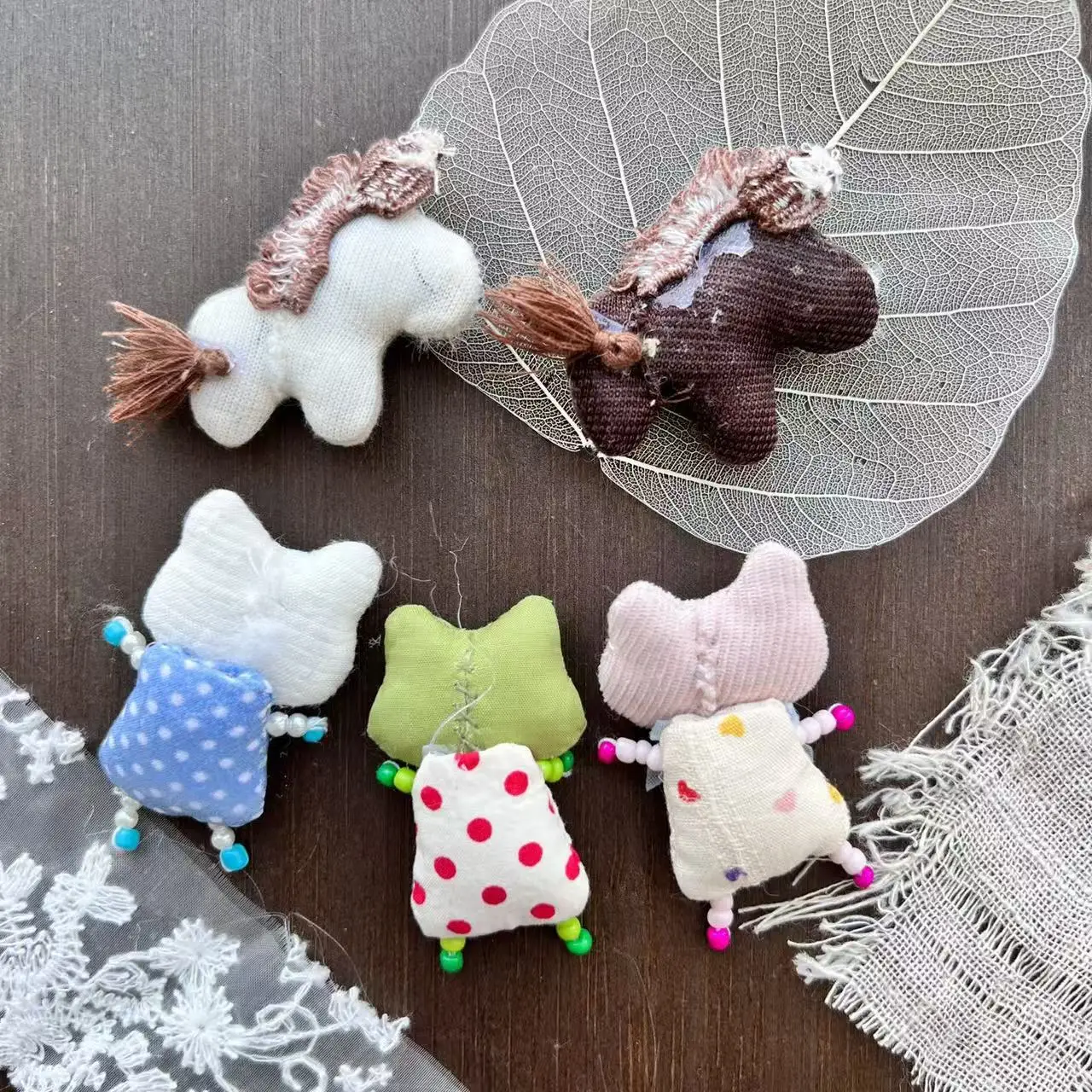 Premium Fabric Brooch Creative Cotton Filled Cute Cartoon Animal Doll for Clothing Bag DIY Pendant Durable Embellishment
Premium Fabric Brooch Creative Cotton Filled Cute Cartoon Animal Doll for Clothing Bag DIY Pendant Durable Embellishment