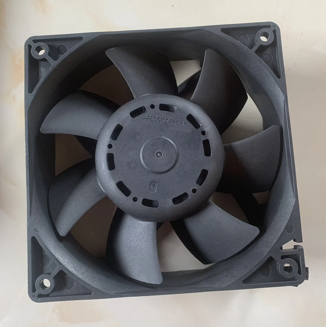 Delta AFB1224SHE DC 24 В 0,75 А 120x120x38 мм 2-проводной охлаждающий вентилятор для сервера
Delta AFB1224SHE DC 24 В 0,75 А 120x120x38 мм 2-проводной охлаждающий вентилятор для сервера