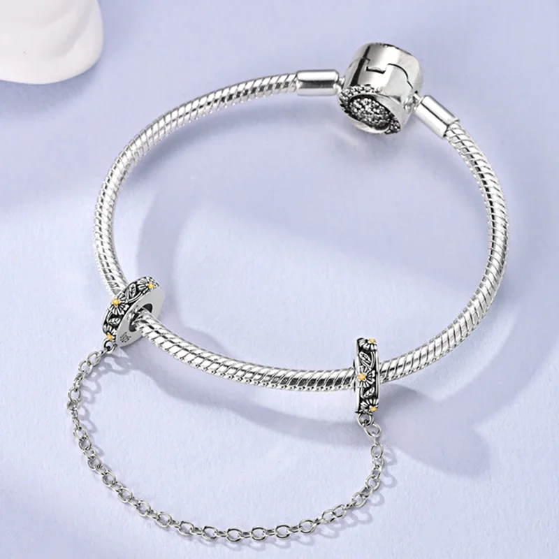 925 Sterling Silver Daisy Rubber Stopper Safety Chain Charms Pendant Fit 3mm Original Bracelet DIY Women Party Jewelry Gifts
925 Sterling Silver Daisy Rubber Stopper Safety Chain Charms Pendant Fit 3mm Original Bracelet DIY Women Party Jewelry Gifts