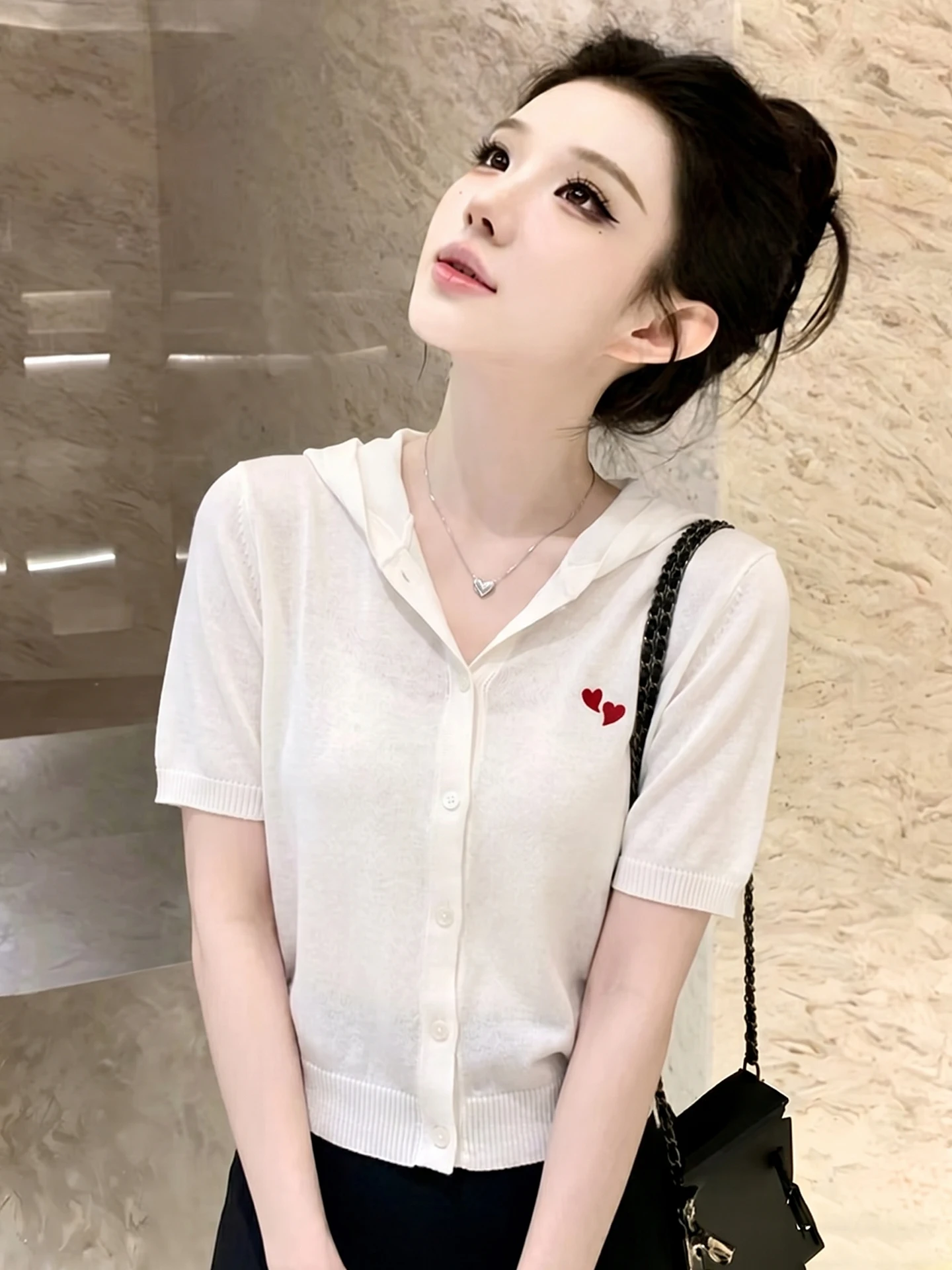 Korean Style Embroidered Heart Pattern Knitted Short Sleeve Hoodie Lightweight Women's Top Loose Fit Summer Versatile Shirt
Korean Style Embroidered Heart Pattern Knitted Short Sleeve Hoodie Lightweight Women's Top Loose Fit Summer Versatile Shirt