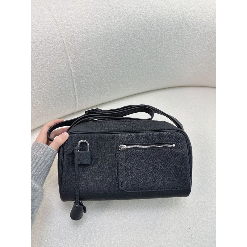 Новая подушка из коровьей кожи для женщин, большая вместимость, модная сумка для поездок, дизайнерская роскошь, высококачественная натуральная кожа, сумка через плечо
Новая подушка из коровьей кожи для женщин, большая вместимость, модная сумка для поездок, дизайнерская роскошь, высококачественная натуральная кожа, сумка через плечо