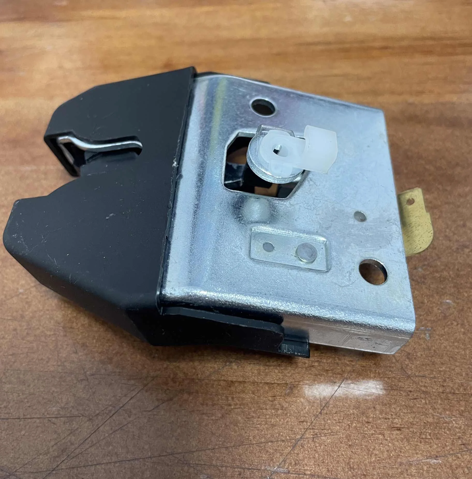 Tailgate Lid Locking Block Trunk Locker Assembly Motor for Buick Excelle for Chevrolet Epica Lova 2003-2015 96407500
Tailgate Lid Locking Block Trunk Locker Assembly Motor for Buick Excelle for Chevrolet Epica Lova 2003-2015 96407500