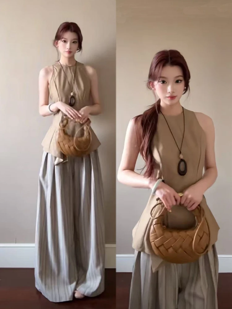 Summer 2026 Women's Stripe Wide Leg Pants Set Sleeveless High Waist Comfortable Loose Fit Fashionable Vintage Style Two-Piece...
Summer 2026 Women's Stripe Wide Leg Pants Set Sleeveless High Waist Comfortable Loose Fit Fashionable Vintage Style Two-Piece...