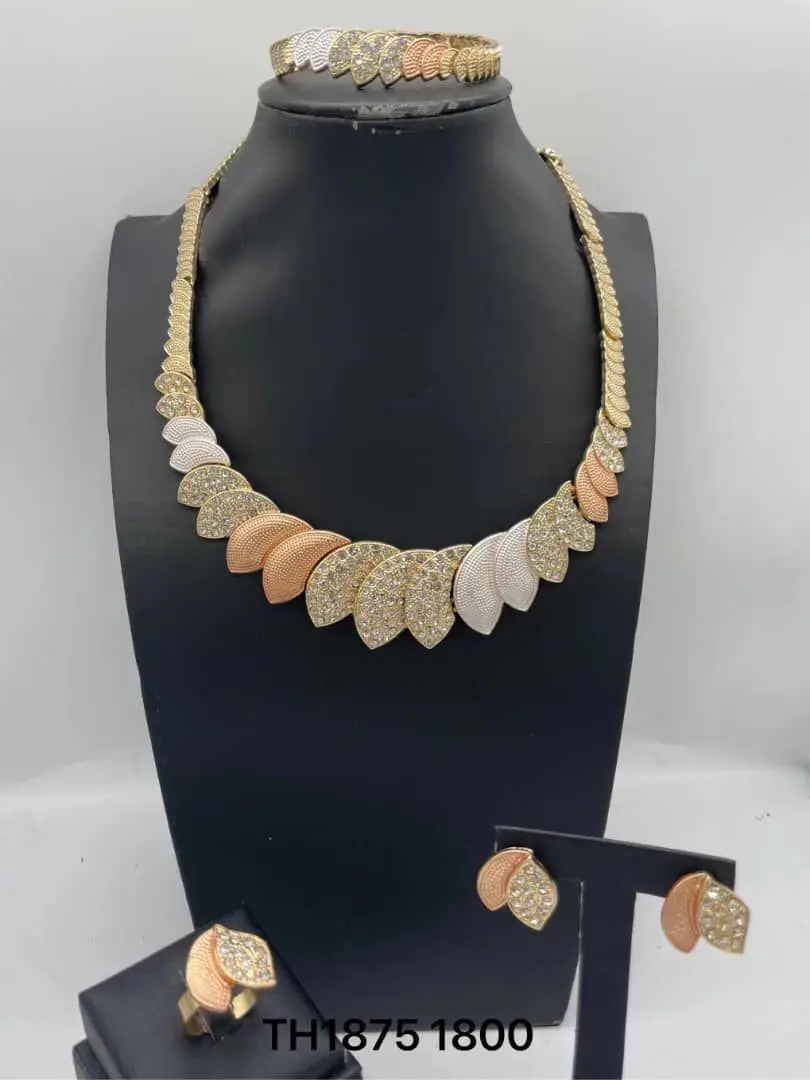 Fashion 18k Gold Plated Jewelry Set Dubai African Choker Necklace Earrings Rings Wedding Bridal Jewellery Sets for Women
Fashion 18k Gold Plated Jewelry Set Dubai African Choker Necklace Earrings Rings Wedding Bridal Jewellery Sets for Women