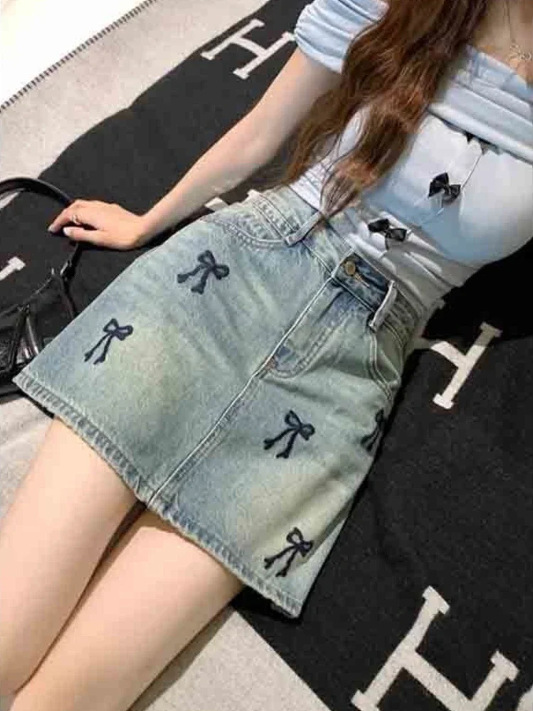 Korean Fashion Casual Embroidery Short Female Jeans Skirts Y2k Vintage Streetwear Premium Chic and Elegant Women's Denim Skirt
Korean Fashion Casual Embroidery Short Female Jeans Skirts Y2k Vintage Streetwear Premium Chic and Elegant Women's Denim Skirt