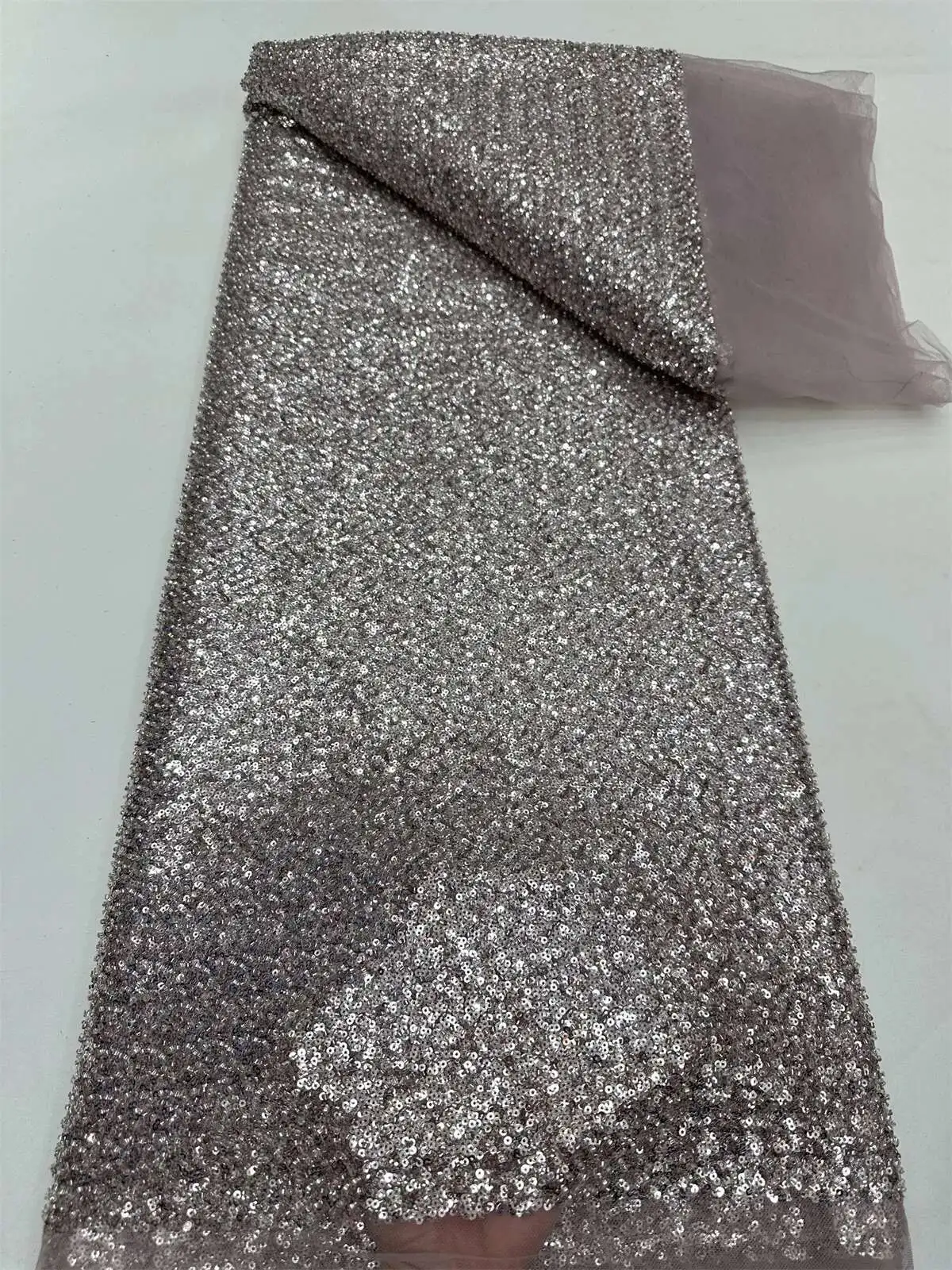Luxury African Tulle Lace Fabric 2025 French Groom Lace Fabric Embroidery Mesh Nigerian Sequins Lace Fabric For Party Dresses
Luxury African Tulle Lace Fabric 2025 French Groom Lace Fabric Embroidery Mesh Nigerian Sequins Lace Fabric For Party Dresses