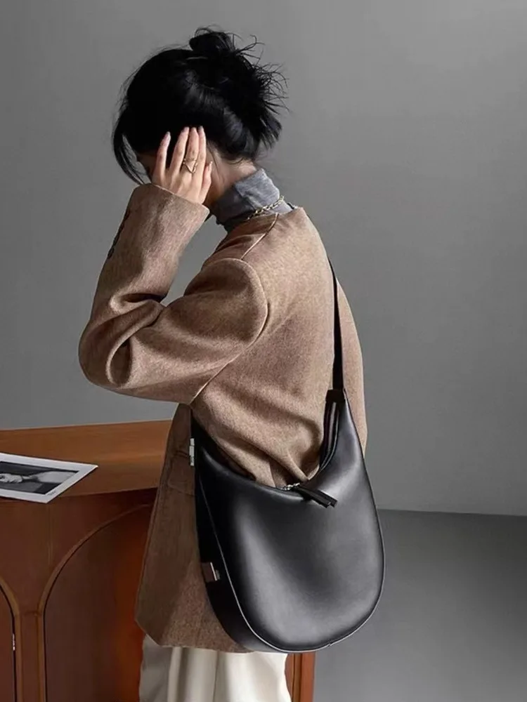 2025 Новая корейская кожаная сумка в форме полумесяца, модная повседневная женская повседневная сумка через плечо на одно плечо для путешествий
2025 Новая корейская кожаная сумка в форме полумесяца, модная повседневная женская повседневная сумка через плечо на одно плечо для путешествий