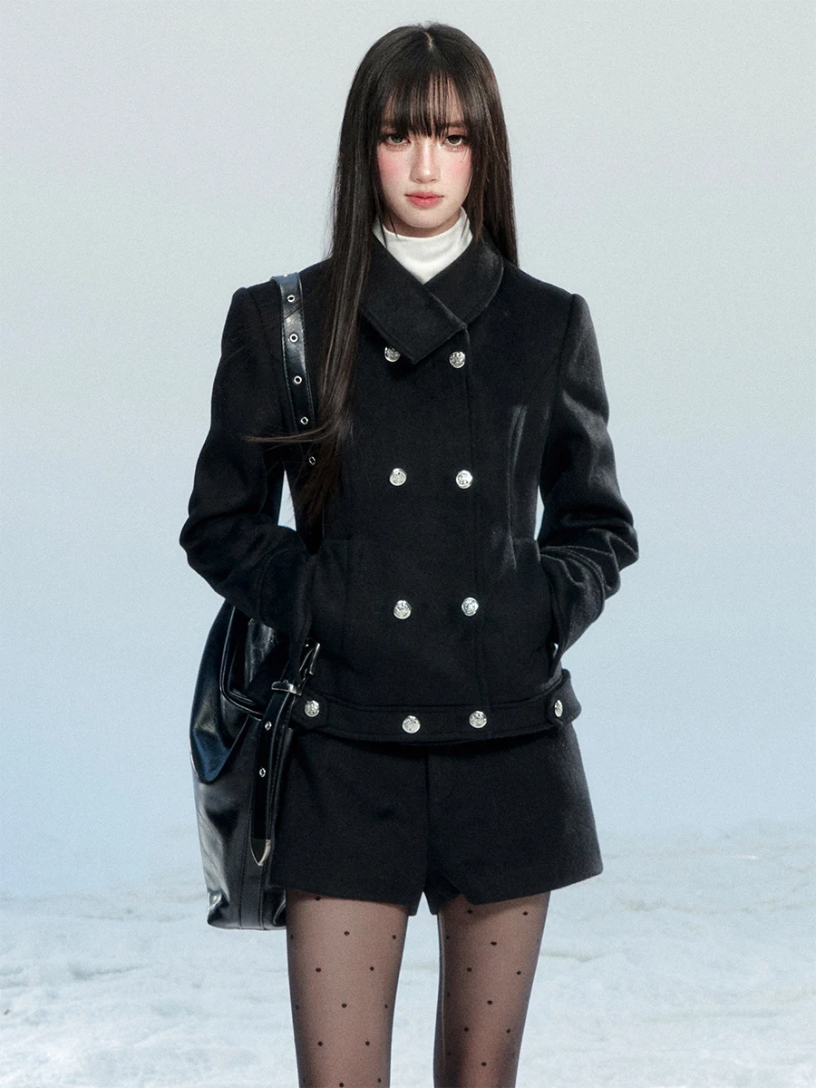 Fragile Heart Vintage Double-Breasted Woolen Short Jacket Elegant Ladylike Top Collar Long Sleeve Slimming Fit for Office
Fragile Heart Vintage Double-Breasted Woolen Short Jacket Elegant Ladylike Top Collar Long Sleeve Slimming Fit for Office