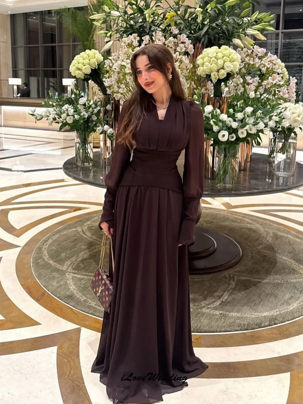 Элегантное длинное коричневое платье для выпускного вечера с высокой талией, плиссированное свадебное платье для женщин, вечерние платья, вечернее платье по индивидуальному заказу
Элегантное длинное коричневое платье для выпускного вечера с высокой талией, плиссированное свадебное платье для женщин, вечерние платья, вечернее платье по индивидуальному заказу