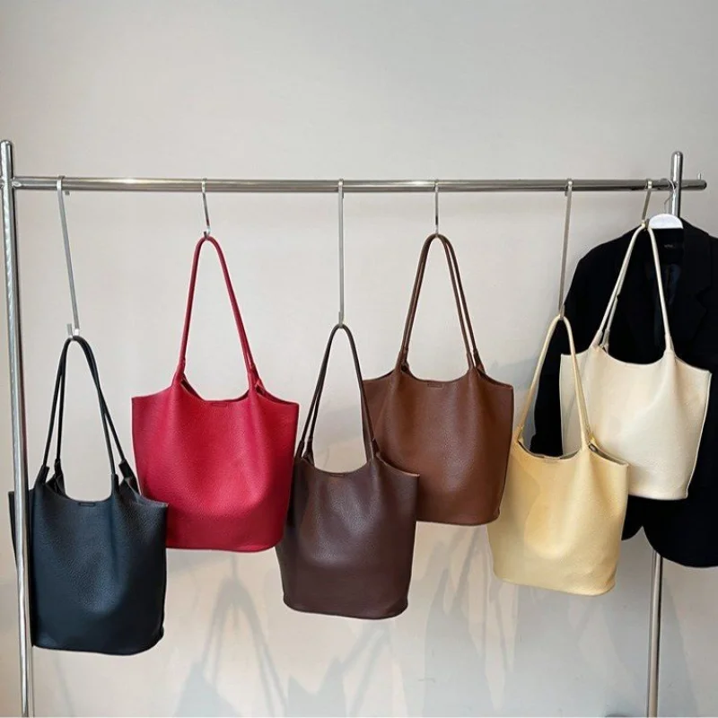 Simple-elegant 2025 New Ladies Luxury Brand Leather Tote Bag Famous Designer Simple Popular Casual
Simple-elegant 2025 New Ladies Luxury Brand Leather Tote Bag Famous Designer Simple Popular Casual