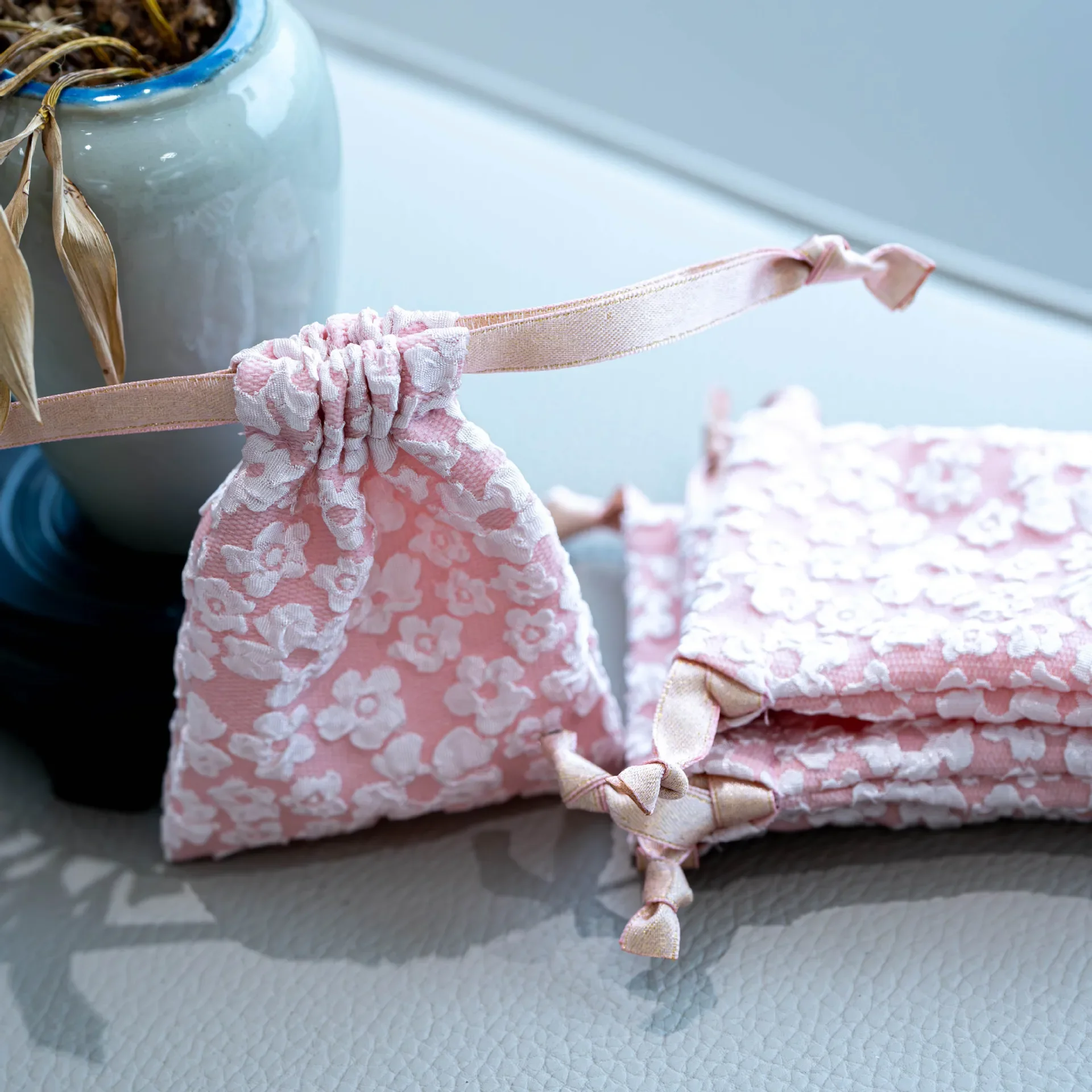 Luxury Soft Jewelry Gift Bag Drawstring Pouch for Wedding Party Candy Packing Ewelry Sachet Xmas Gift Pouch
Luxury Soft Jewelry Gift Bag Drawstring Pouch for Wedding Party Candy Packing Ewelry Sachet Xmas Gift Pouch