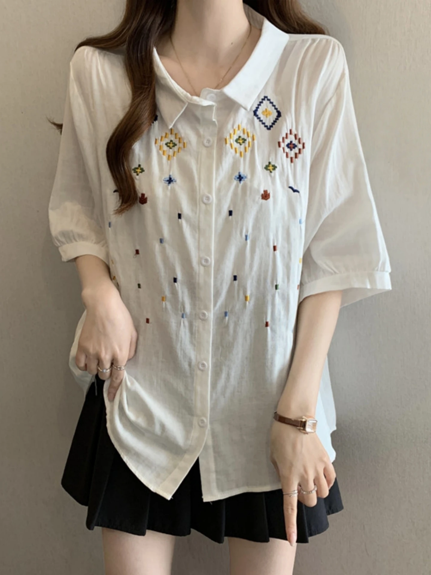 Slimming Effect Neck Short Sleeve Embroidered White Shirt for Women Summer Design Sense Korean Style Loose Fit Button up
Slimming Effect Neck Short Sleeve Embroidered White Shirt for Women Summer Design Sense Korean Style Loose Fit Button up