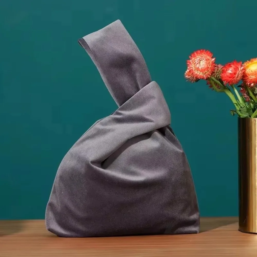 Модная легкая бархатная сумка-клатч на запястье, женская сумка через плечо с узлом, шикарный чехол-органайзер, сумка для хранения
Модная легкая бархатная сумка-клатч на запястье, женская сумка через плечо с узлом, шикарный чехол-органайзер, сумка для хранения