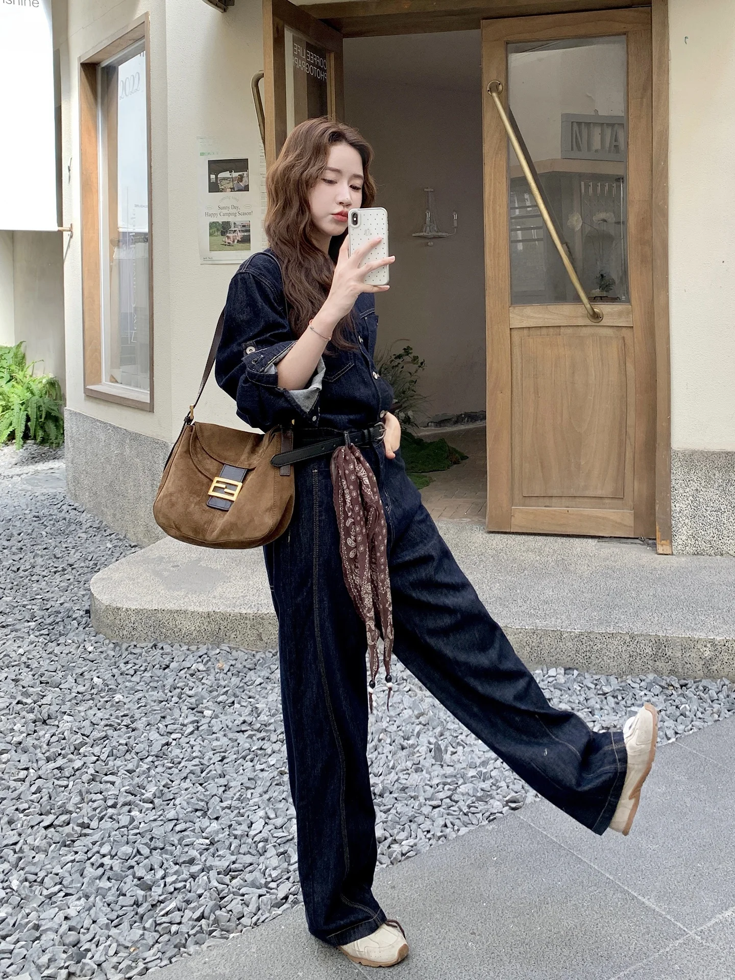 Джинсовый комбинезон из Гонконга в стиле ретро, женский весенне-осенний новый широкий брюки с высокой талией, хлопковая смесь, эффект похудения
Джинсовый комбинезон из Гонконга в стиле ретро, женский весенне-осенний новый широкий брюки с высокой талией, хлопковая смесь, эффект похудения