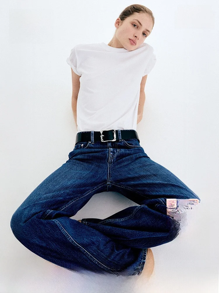 Джинсы с высокой талией и широкими штанинами, новинка весенней коллекции, женские повседневные, свободного кроя, без стрейча, из хлопка и вискозного волокна (стиль H&M)
Джинсы с высокой талией и широкими штанинами, новинка весенней коллекции, женские повседневные, свободного кроя, без стрейча, из хлопка и вискозного волокна (стиль H&M)