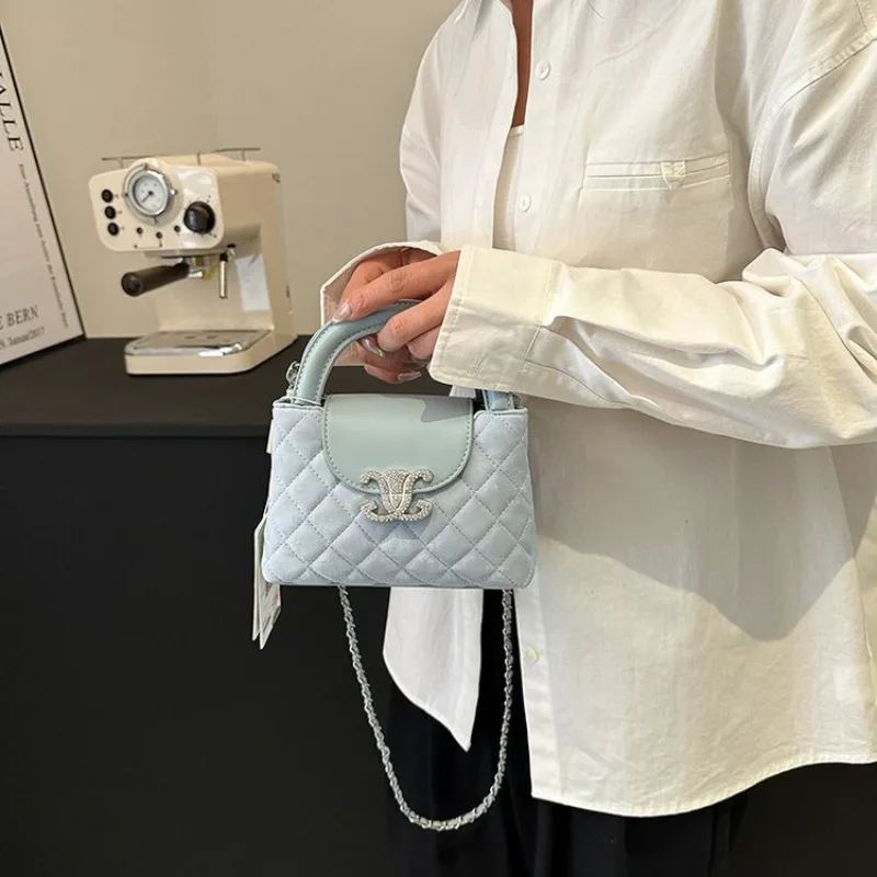 Casual Simple Diaper Bag Women Fashionable Leather Crossbody Handbag Elegant Classic Designer Paris Large Capacity Commuter
Casual Simple Diaper Bag Women Fashionable Leather Crossbody Handbag Elegant Classic Designer Paris Large Capacity Commuter