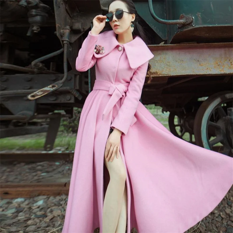 Lapel embroidery flowers new long woolen coat women's retro plaid coat thickened warm cashmere coat
Lapel embroidery flowers new long woolen coat women's retro plaid coat thickened warm cashmere coat