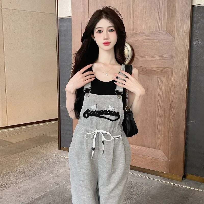 Sweet Hot Girl College Style Suit Women's Spring and Summer Loose Grey Overalls Slim Fit Tank Two-piece Set Female Clothes
Sweet Hot Girl College Style Suit Women's Spring and Summer Loose Grey Overalls Slim Fit Tank Two-piece Set Female Clothes