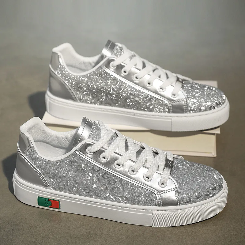 Bling Silver Trendy Shoes Men Low Cut Flat Men’s Skateboard Shoes 2025 Lace-Up Designer Sneakers For Men zapatos de skateboard
Bling Silver Trendy Shoes Men Low Cut Flat Men’s Skateboard Shoes 2025 Lace-Up Designer Sneakers For Men zapatos de skateboard