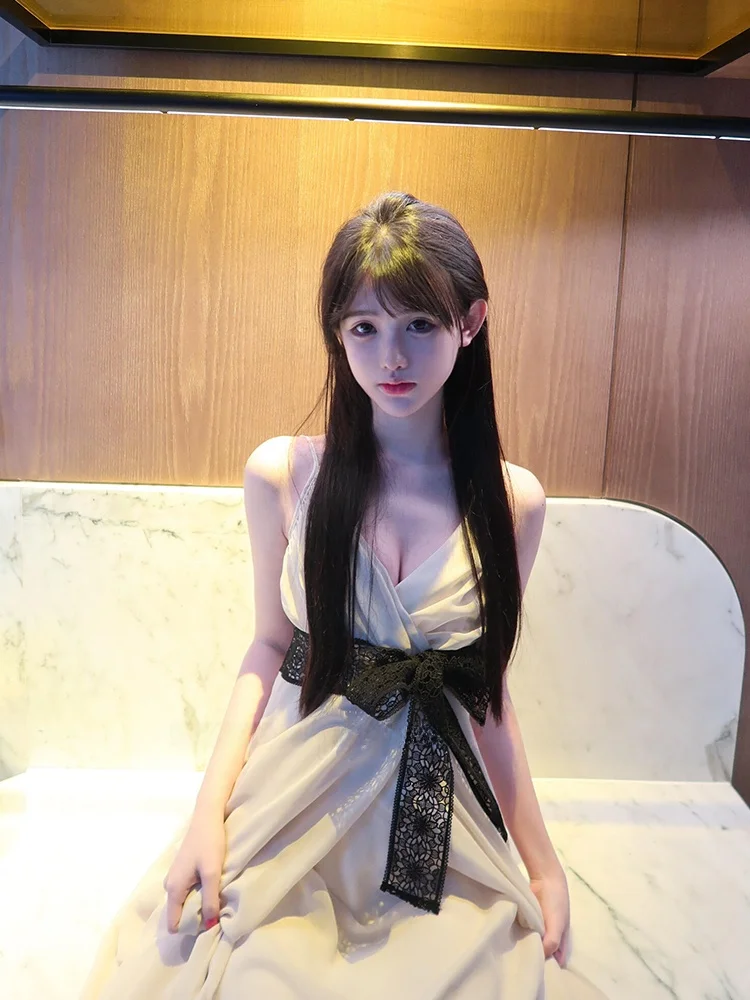 Elegant Lace Splice Belted Long Dress Women's Birthday Dress Heavy Embroidery Strapless Gown for Party And Travel
Elegant Lace Splice Belted Long Dress Women's Birthday Dress Heavy Embroidery Strapless Gown for Party And Travel