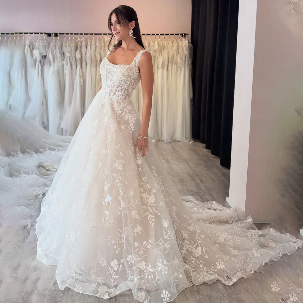 Customised Open Back A Line Wedding Dress For Girls Sleeveless Lace Flower Vestido de novia Elegant Floor-Length Bridal Dress
Customised Open Back A Line Wedding Dress For Girls Sleeveless Lace Flower Vestido de novia Elegant Floor-Length Bridal Dress
