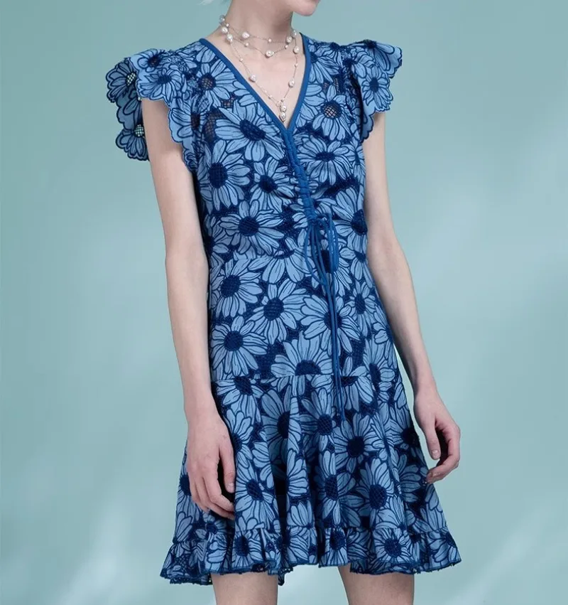 Blue Lace Magritte Embroidery Women Dress V-neck Luxury Design Vestidos Elegant Streetwear Sleeveless Vintage Dress Bodycon
Blue Lace Magritte Embroidery Women Dress V-neck Luxury Design Vestidos Elegant Streetwear Sleeveless Vintage Dress Bodycon