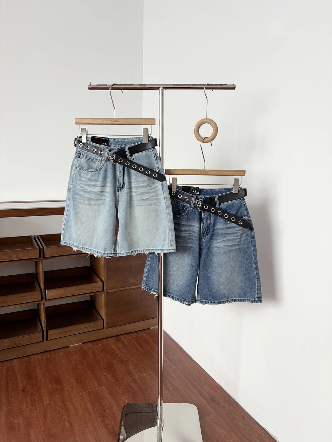 High Waist Korean Style Denim Shorts Women Summer Loose Slimming Wide Leg Five-Quarter Vintage Frayed Straight Cut Mid-Pants
High Waist Korean Style Denim Shorts Women Summer Loose Slimming Wide Leg Five-Quarter Vintage Frayed Straight Cut Mid-Pants