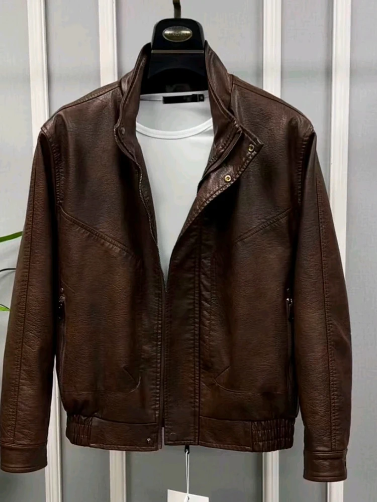 Мужская куртка из искусственной кожи с воротником-стойкой: комфортная, модная, высококачественная, трендовая новинка осенней коллекции, приталенный крой, антибактериальная.
Мужская куртка из искусственной кожи с воротником-стойкой: комфортная, модная, высококачественная, трендовая новинка осенней коллекции, приталенный крой, антибактериальная.