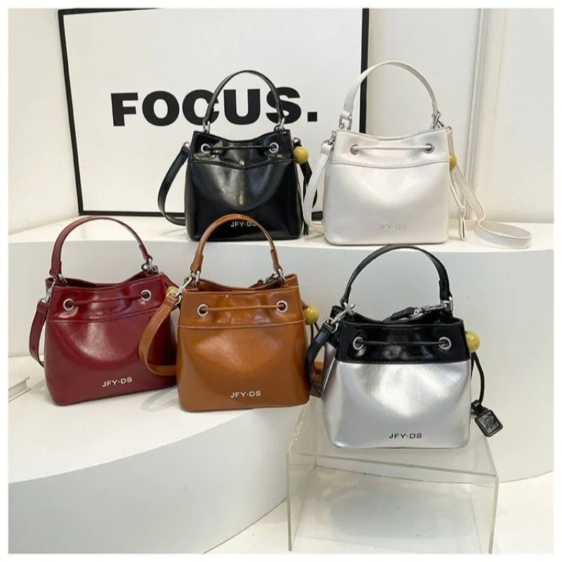 Elegant Classic Diaper Bag Women Handbag Solid Color Vintage Fashionable Trendy Crossbody Purse For Daily Commuter Leisure
Elegant Classic Diaper Bag Women Handbag Solid Color Vintage Fashionable Trendy Crossbody Purse For Daily Commuter Leisure