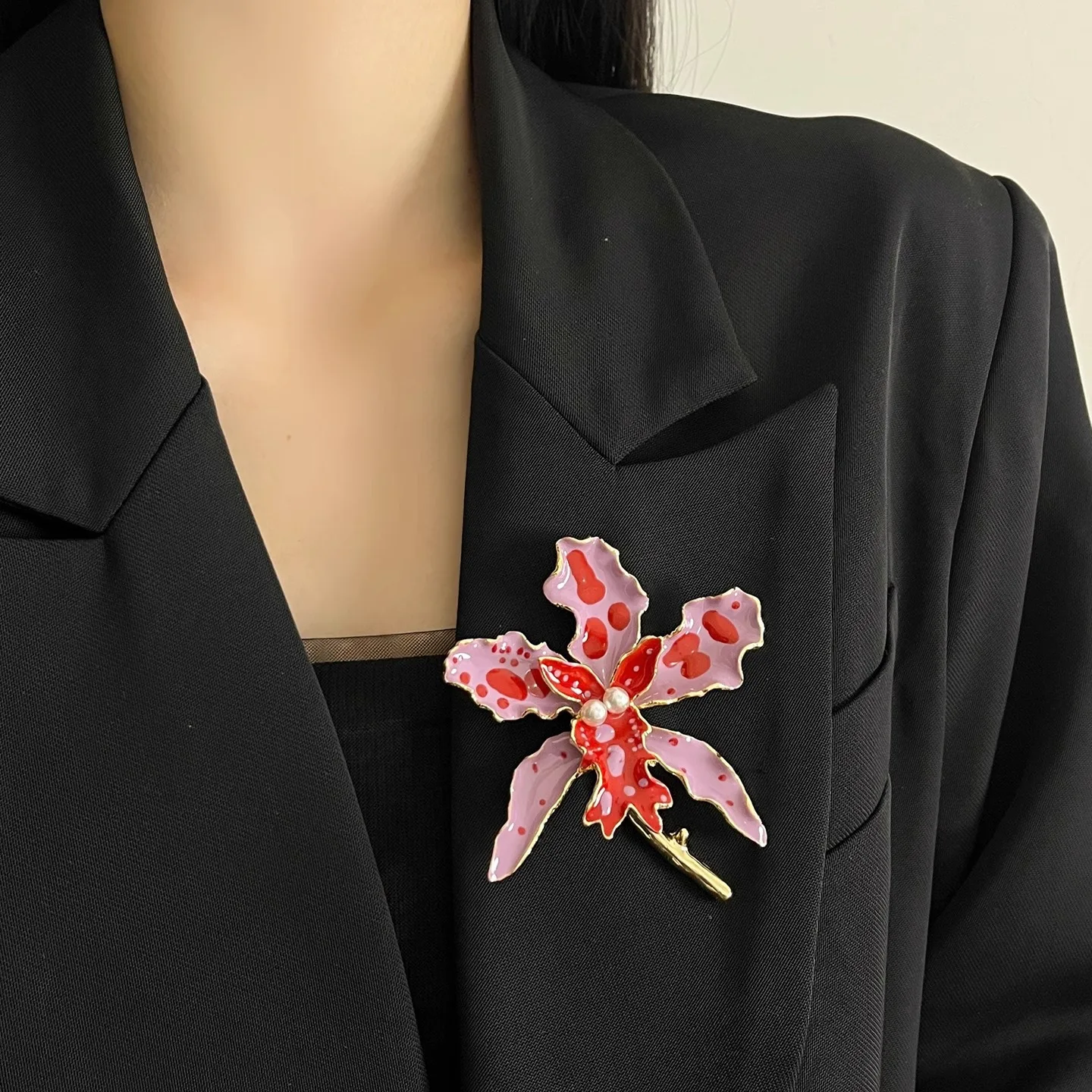 Exclusive Design Enamel Orchid Pearl Brooch for Women High-end Exquisite Fashionable and Stylish Hairpin Accessory
Exclusive Design Enamel Orchid Pearl Brooch for Women High-end Exquisite Fashionable and Stylish Hairpin Accessory