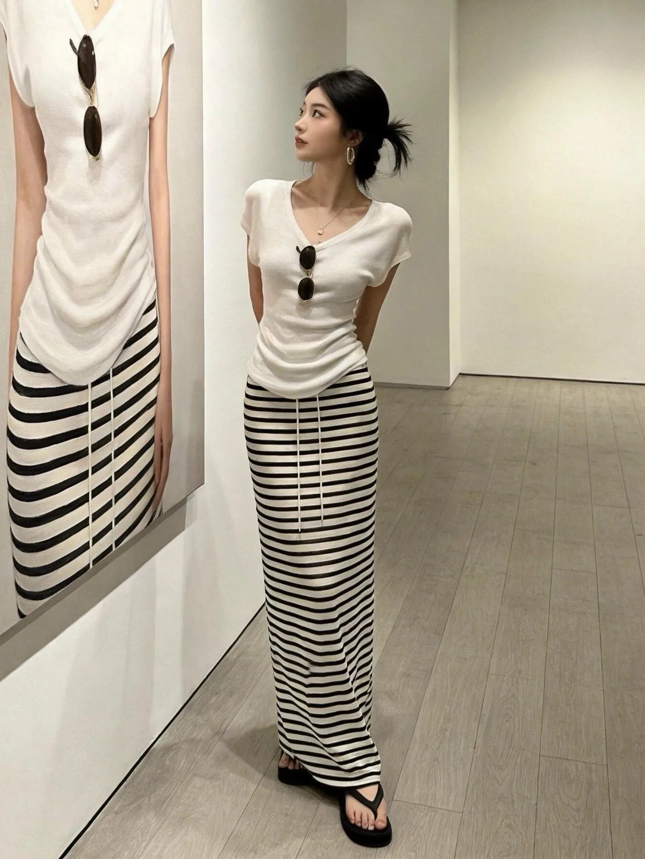 Korean Style V-Neck Knitted Short Sleeve T-Shirt Women's Summer Slimming Fashionable Shoulder Top Breathable Comfortable Wool...
Korean Style V-Neck Knitted Short Sleeve T-Shirt Women's Summer Slimming Fashionable Shoulder Top Breathable Comfortable Wool...