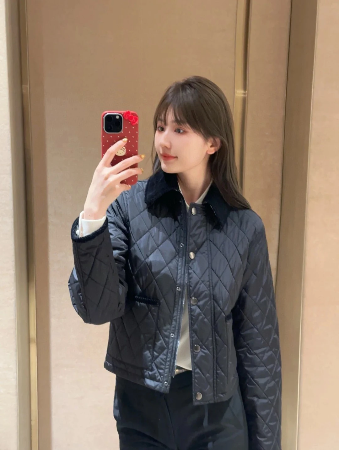 Autumn Winter Short Cotton Jacket Women's Comfortable Lightweight Thermal Locking Diamond Design British Style Coat
Autumn Winter Short Cotton Jacket Women's Comfortable Lightweight Thermal Locking Diamond Design British Style Coat