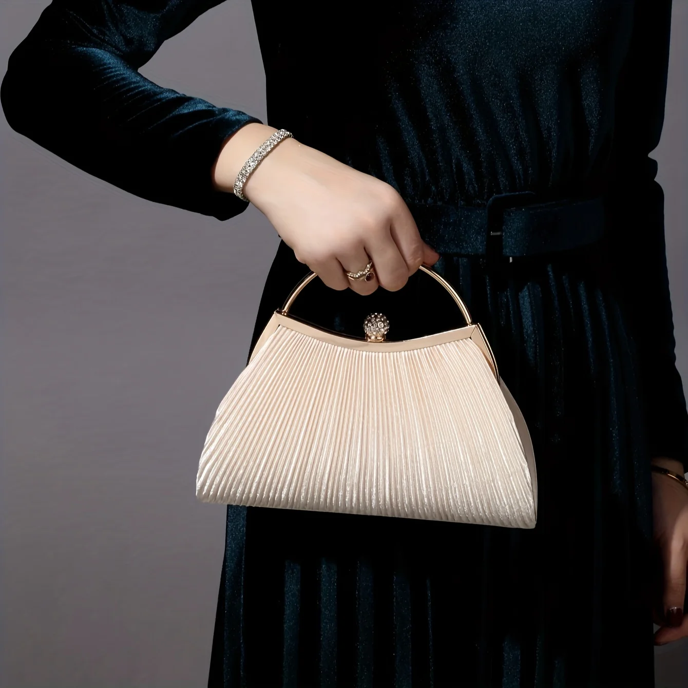 Luxury Satin Ruched Evening Bag, Women's Elegant Metal Handbag, Clutch Purse For Wedding Party Prom Banquet - Perfect for Carniv
Luxury Satin Ruched Evening Bag, Women's Elegant Metal Handbag, Clutch Purse For Wedding Party Prom Banquet - Perfect for Carniv