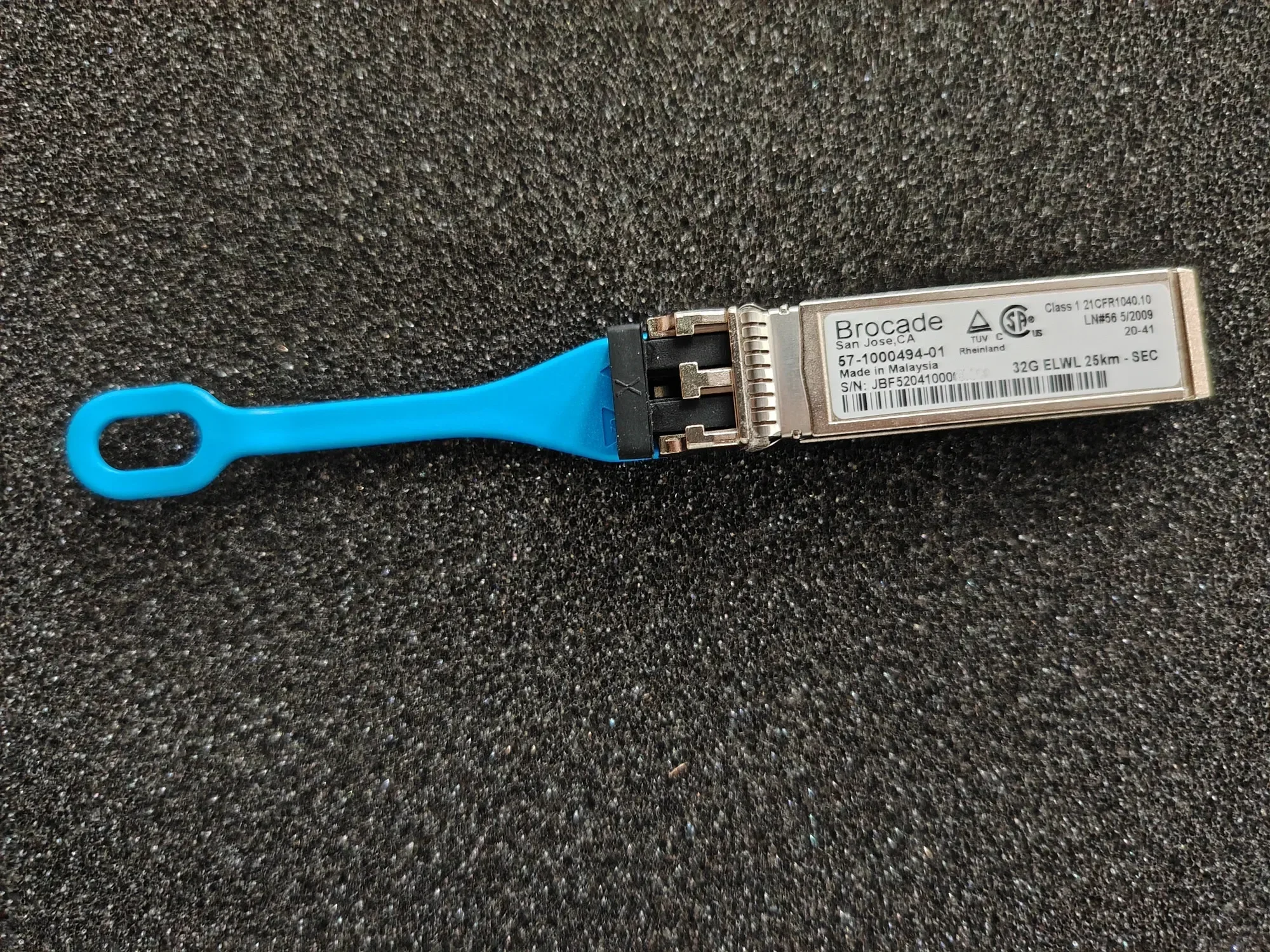 Brocade 32G 25KM SFP Fiber Transceiver/57-1000494-01 Single Mode SFP 32GB 25KM Switch Port Module
Brocade 32G 25KM SFP Fiber Transceiver/57-1000494-01 Single Mode SFP 32GB 25KM Switch Port Module