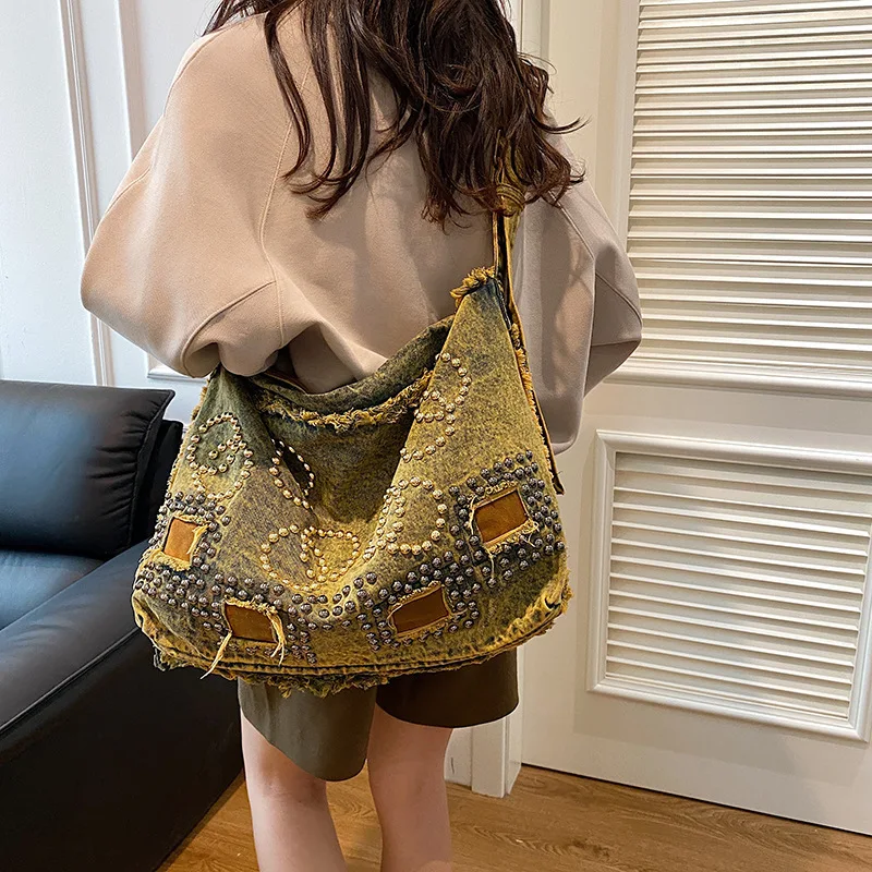 Large capacity casual tote bag women denim shoulder bag large crossbody bag rivet bag
Large capacity casual tote bag women denim shoulder bag large crossbody bag rivet bag