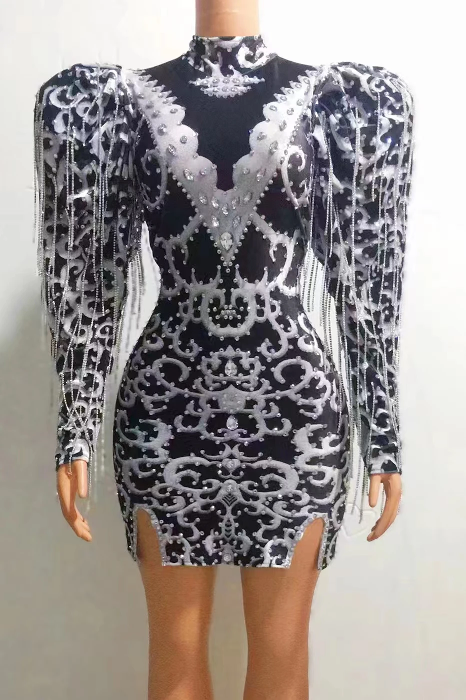 Sexy Black White Rhinestones Big Sleeves DressOutfit Party Costume Evening Celebrate ChainsFringes Dress Dancer hauqiangu A354
Sexy Black White Rhinestones Big Sleeves DressOutfit Party Costume Evening Celebrate ChainsFringes Dress Dancer hauqiangu A354
