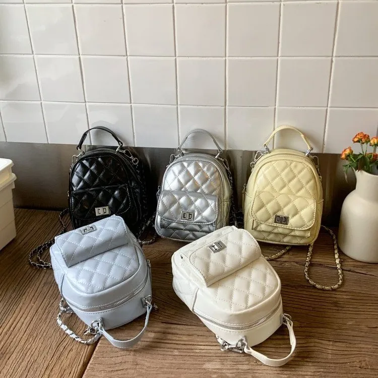 Designer-Inspired Solid Color Messenger Bag - Women's Crossbody Tote With Retro Paris Charm & Soft Leather
Designer-Inspired Solid Color Messenger Bag - Women's Crossbody Tote With Retro Paris Charm & Soft Leather