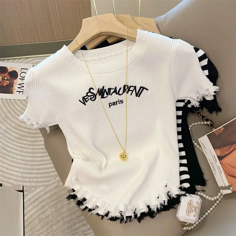 Individuality Letter Tassel Ripped Ice Silk Knitted Sweater for Women New Style in Summer 2024 Fashionable Short Top Knit Vest
Individuality Letter Tassel Ripped Ice Silk Knitted Sweater for Women New Style in Summer 2024 Fashionable Short Top Knit Vest