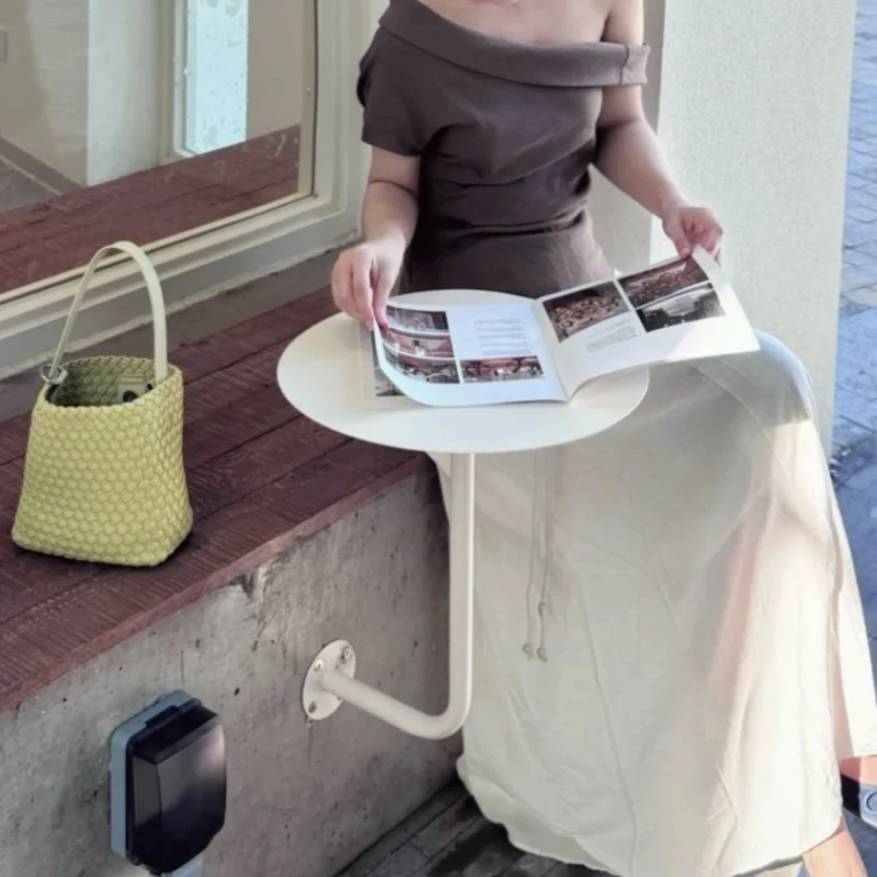 Современный кремовый настенный круглый стол, стильный стол для кафе, модный пузырьковый чайный магазин, настенная полка, портативная установка для бизнеса
Современный кремовый настенный круглый стол, стильный стол для кафе, модный пузырьковый чайный магазин, настенная полка, портативная установка для бизнеса