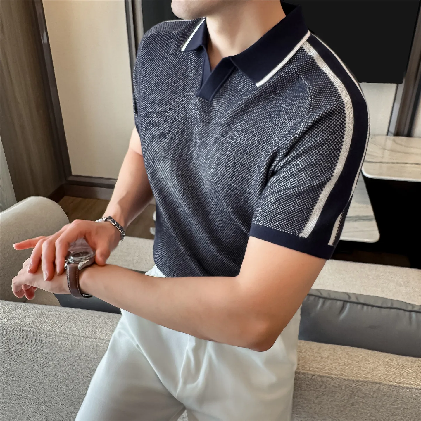 Men's Wing Collar Polo Shirt, Breathable Ice Silk Fabric with Contrast Trim, Casual Short Sleeve Knit Top, Navy Blue
Men's Wing Collar Polo Shirt, Breathable Ice Silk Fabric with Contrast Trim, Casual Short Sleeve Knit Top, Navy Blue