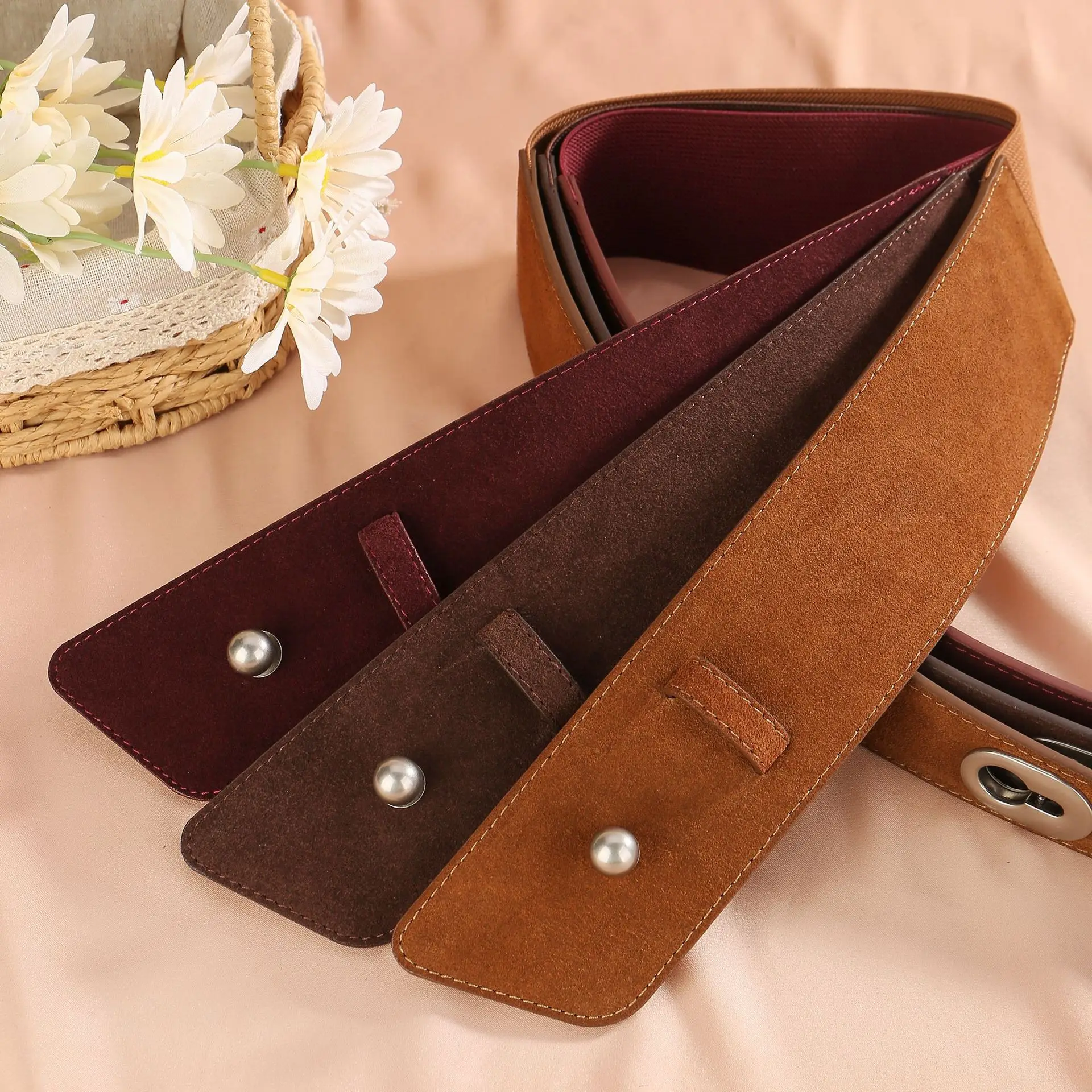 Новый женский замшевый пояс из воловьей кожи с широкой талией, регулируемый пояс для пальто, платья и свитера, модное украшение
Новый женский замшевый пояс из воловьей кожи с широкой талией, регулируемый пояс для пальто, платья и свитера, модное украшение