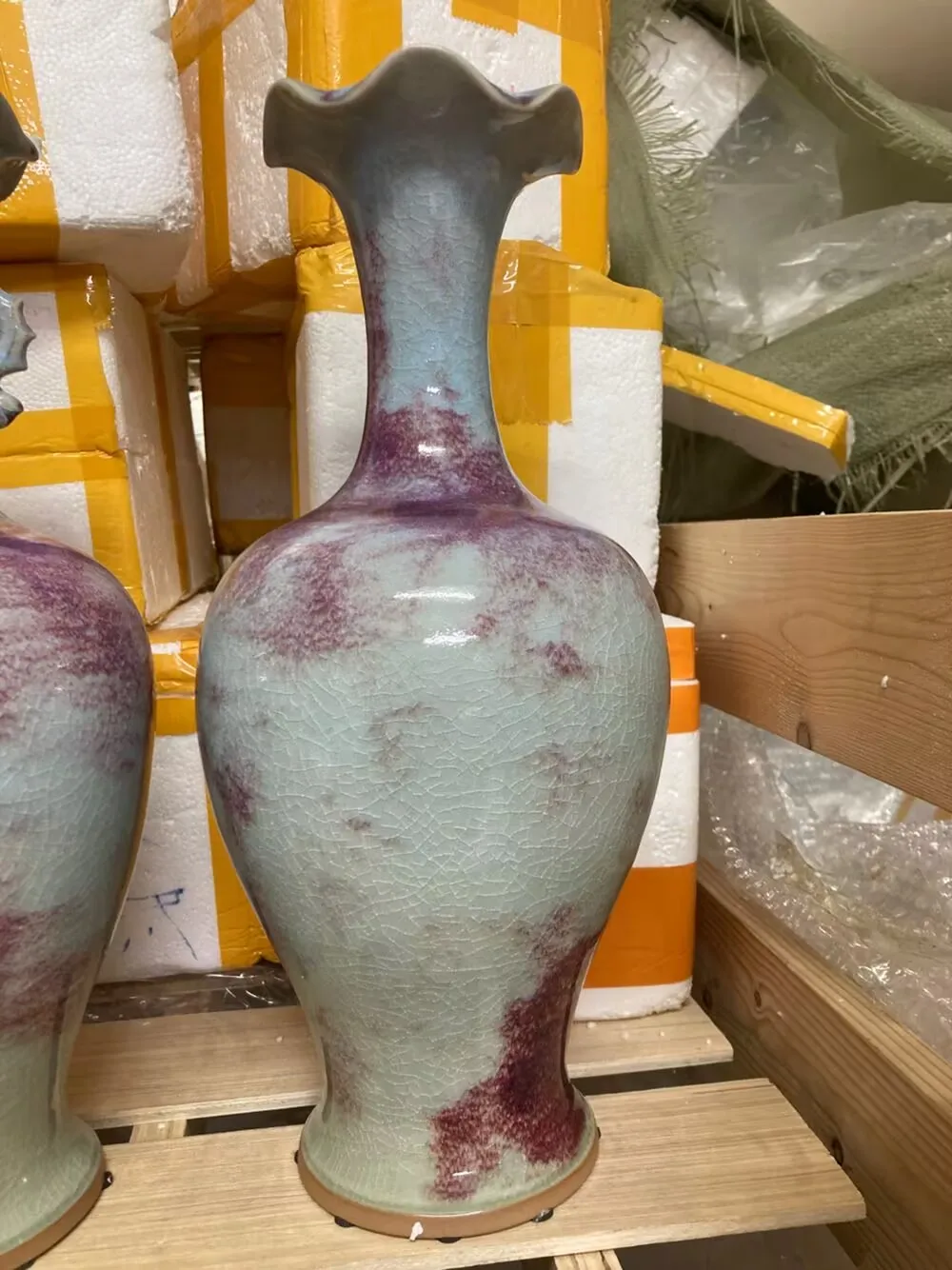 Two ears lotus mouth vase Ceramic vase ornamental vase Jun porcelain has ice cracks open pieces of under-glaze bubbles
Two ears lotus mouth vase Ceramic vase ornamental vase Jun porcelain has ice cracks open pieces of under-glaze bubbles