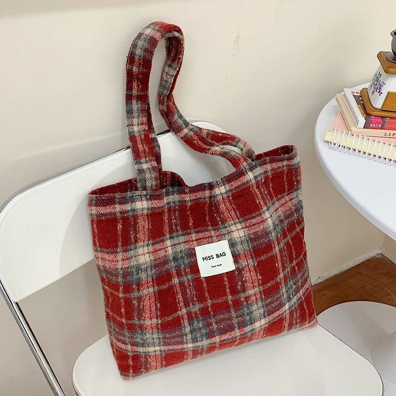 Клетчатые лоскутные простые милые сумки на плечо, весенние модные сумки-тоут, Лидер продаж, универсальные сумки большой вместимости для женщин
Клетчатые лоскутные простые милые сумки на плечо, весенние модные сумки-тоут, Лидер продаж, универсальные сумки большой вместимости для женщин