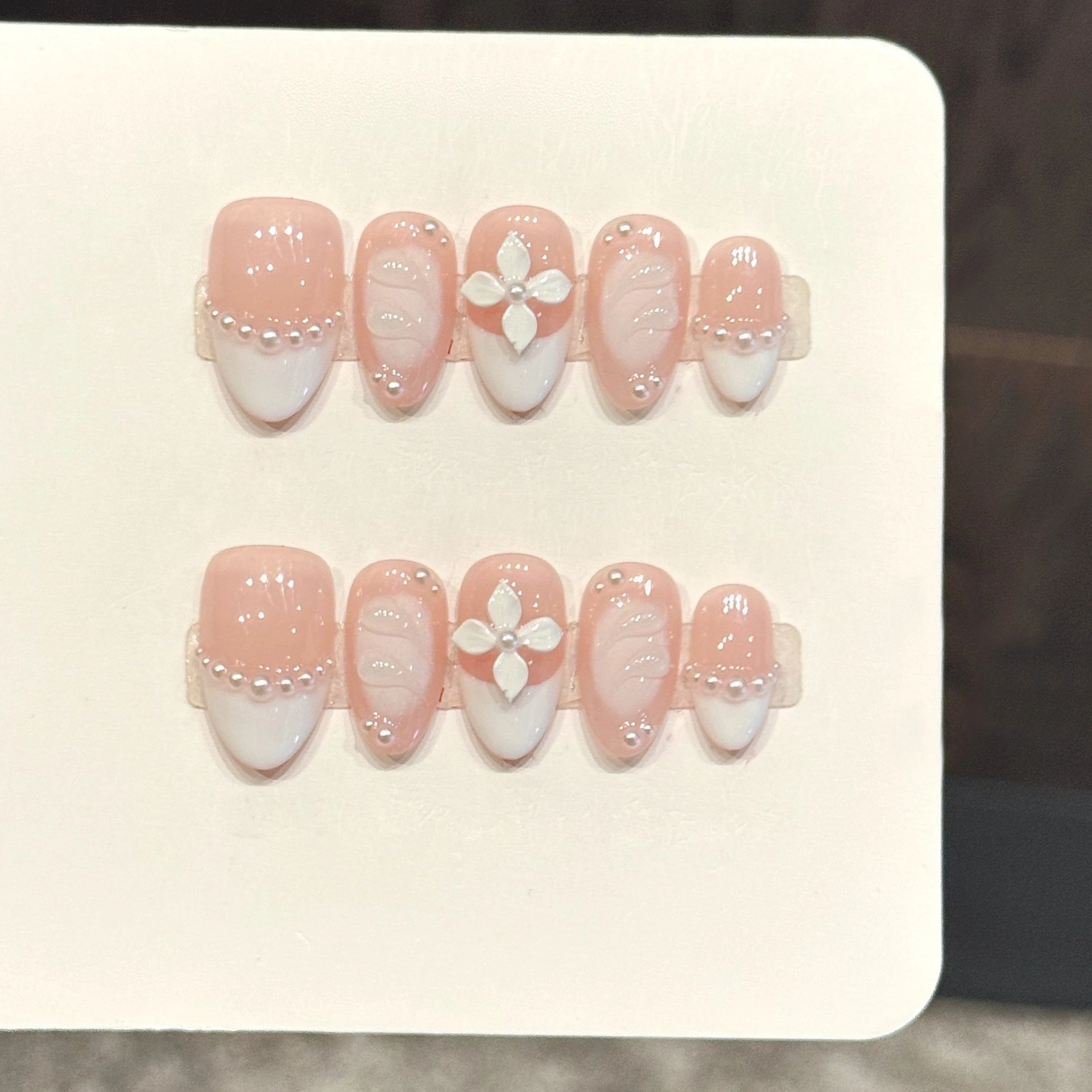 10Pcs 3D Flower Almond Handmade Press on Nails White French Fake Nails Wearable Stick-on Nails False Nail 네일팁 Накладные Ногти
10Pcs 3D Flower Almond Handmade Press on Nails White French Fake Nails Wearable Stick-on Nails False Nail 네일팁 Накладные Ногти