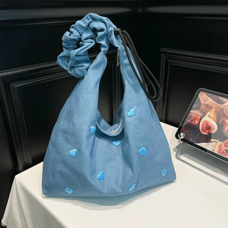 Новая женская простая сумка через плечо в стиле «ленивый шик», однотонная, с вышивкой, легкая, с ручкой, универсальная, текстурная, для повседневного использования
Новая женская простая сумка через плечо в стиле «ленивый шик», однотонная, с вышивкой, легкая, с ручкой, универсальная, текстурная, для повседневного использования